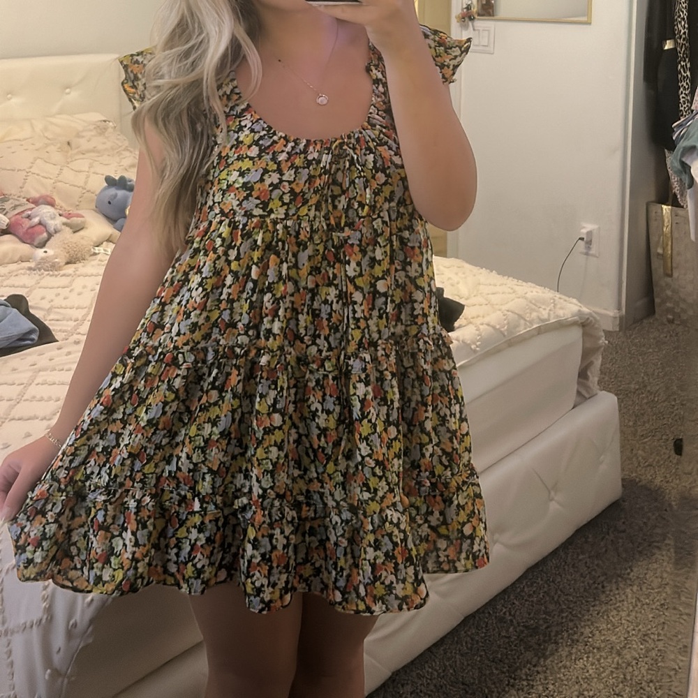 URBAN OUTFITTERS FLOWY FLOWER DRESS